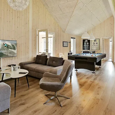 Eight-bedroom In Frederiksværk * Melby